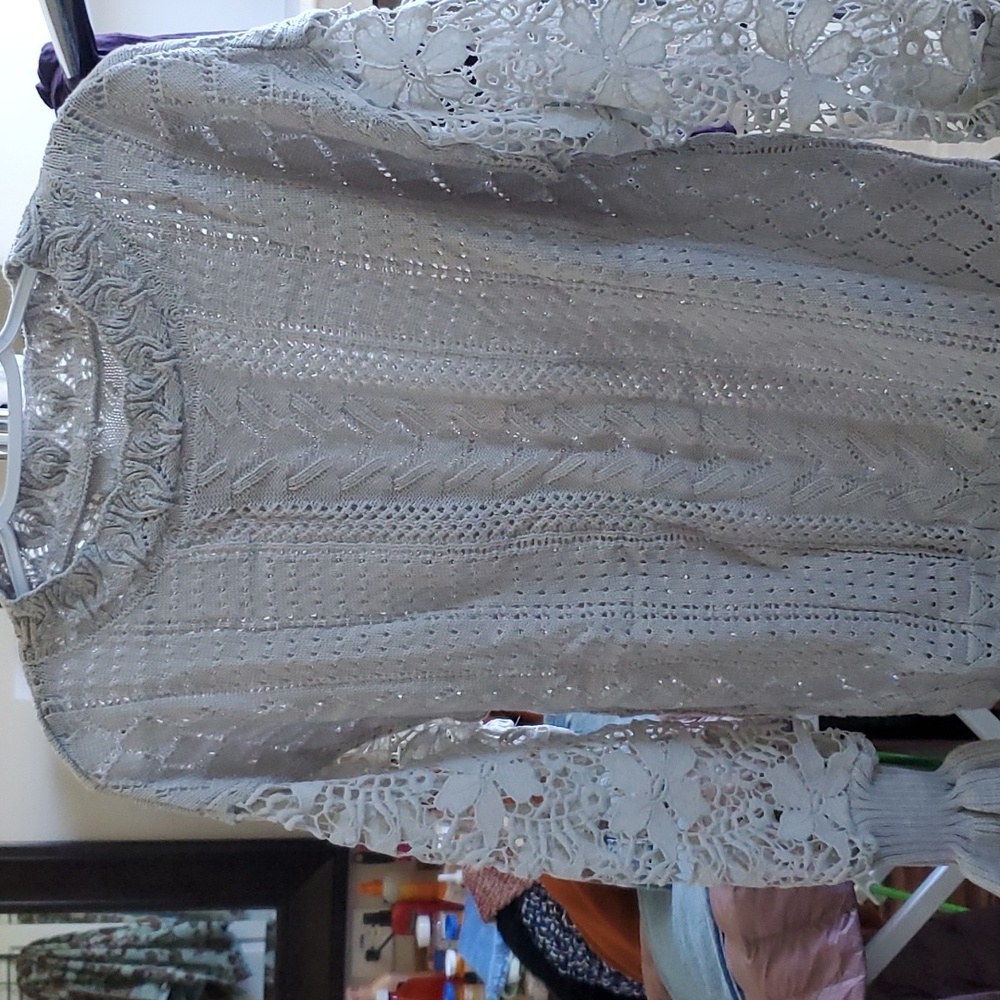 051 Light gray knit sweater
